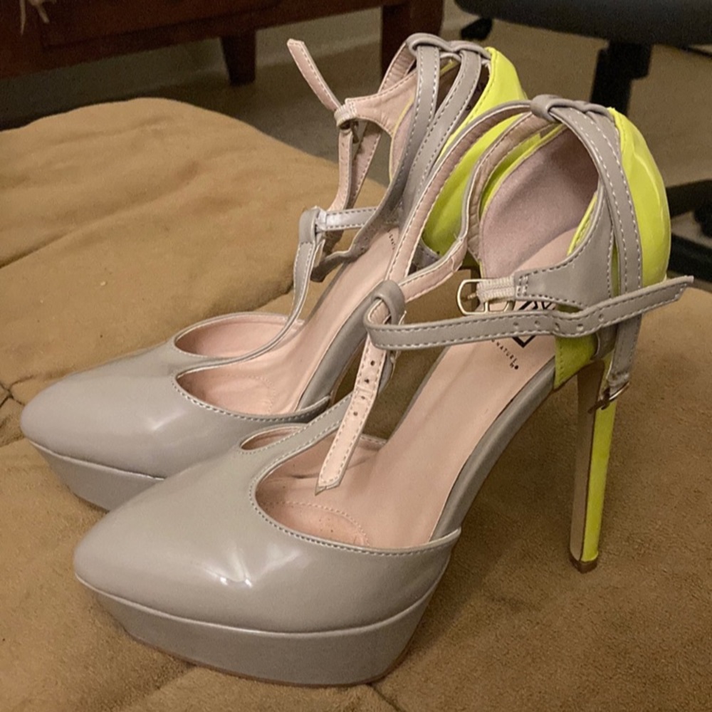 Signature By * Heels/Pumps Size 8